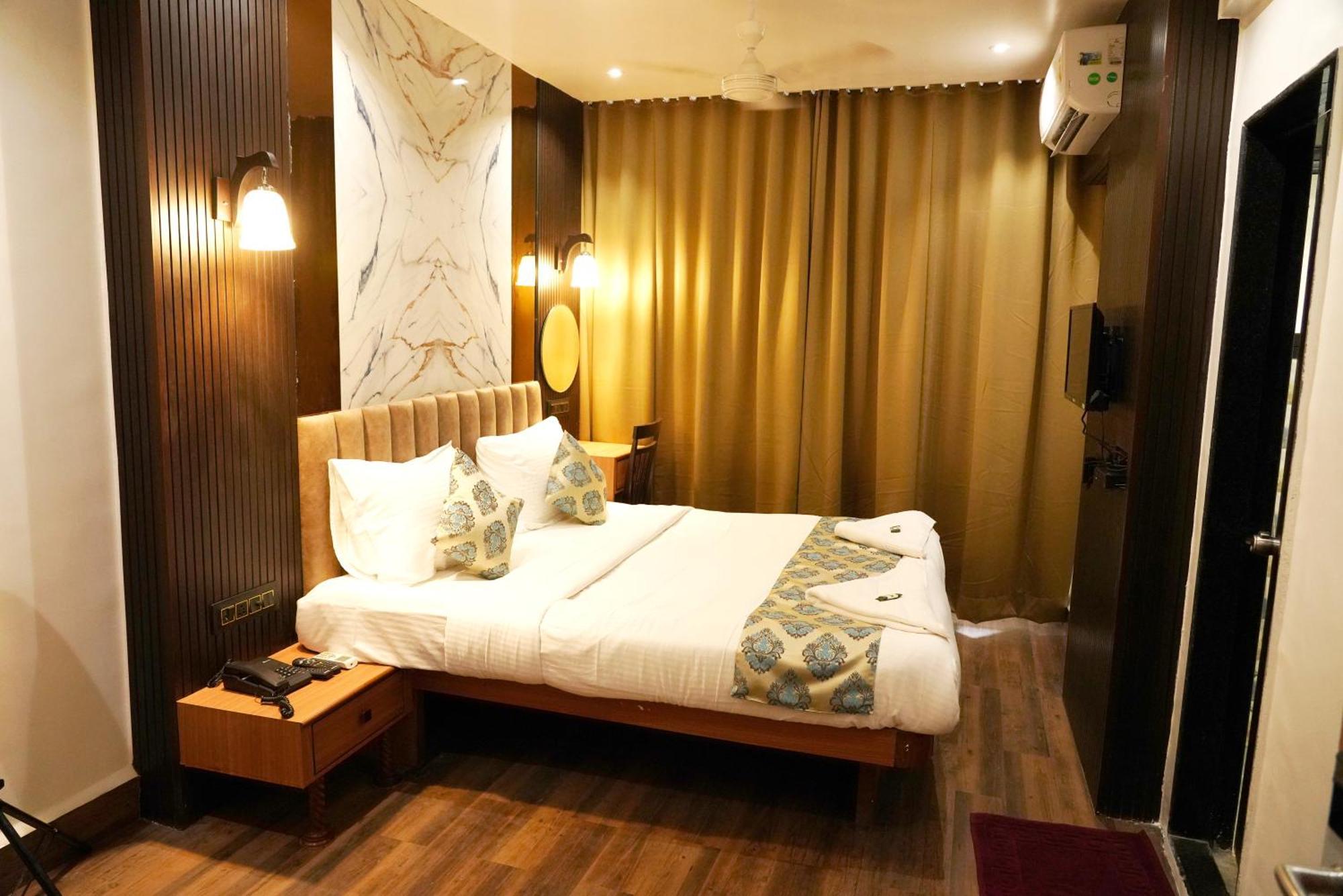 Hotel Padma Krishna Pune Ngoại thất bức ảnh