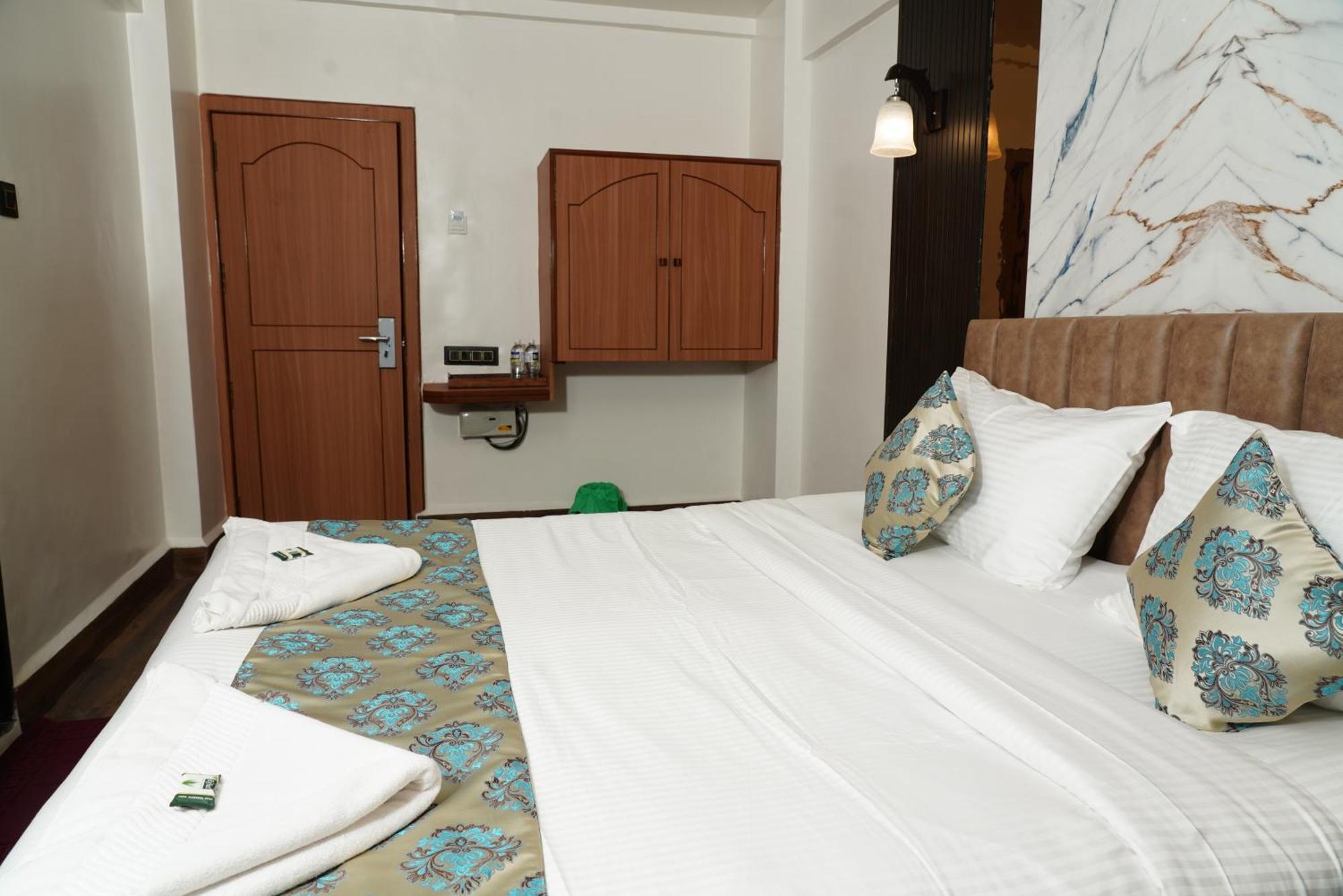 Hotel Padma Krishna Pune Ngoại thất bức ảnh