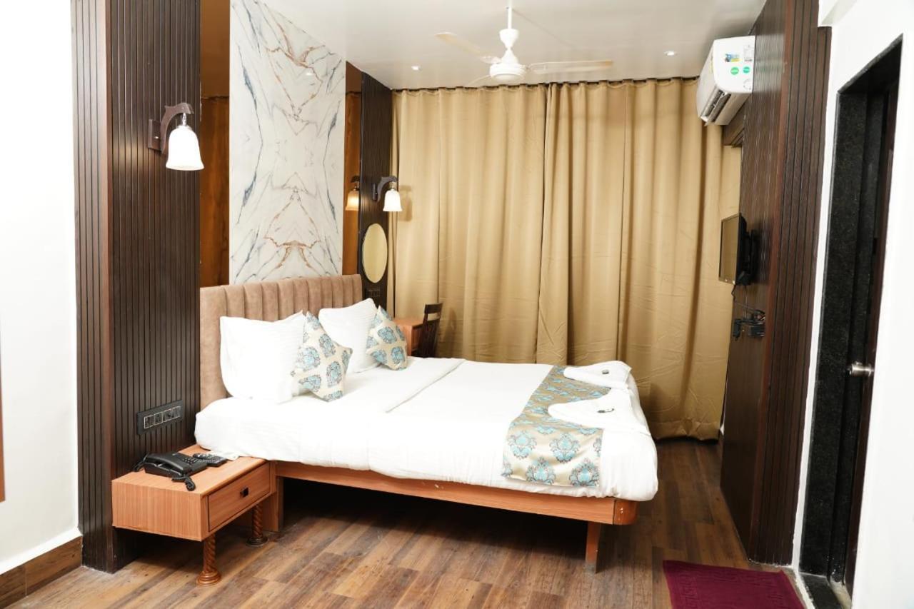 Hotel Padma Krishna Pune Ngoại thất bức ảnh