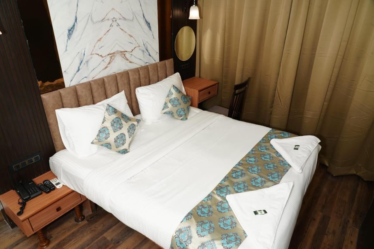 Hotel Padma Krishna Pune Ngoại thất bức ảnh
