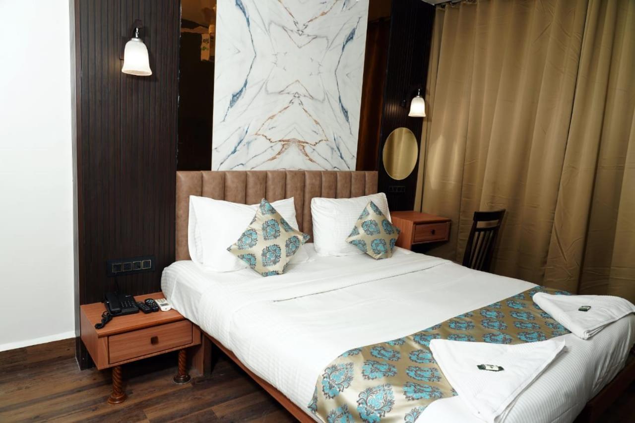 Hotel Padma Krishna Pune Ngoại thất bức ảnh