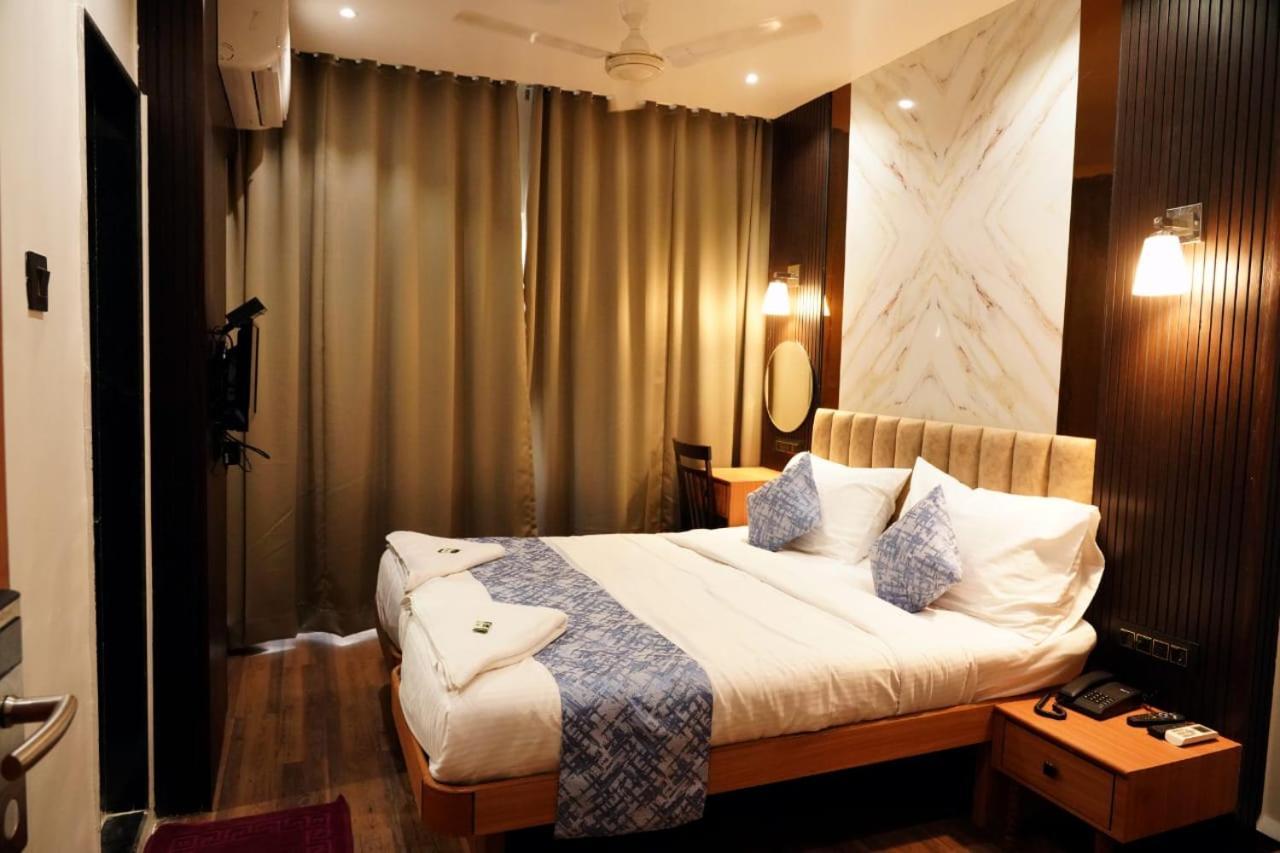 Hotel Padma Krishna Pune Ngoại thất bức ảnh